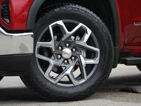 Used 2024 GMC Sierra 1500 SLT image 3