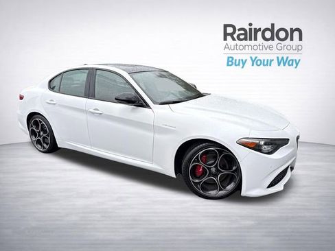 Used 2023 Alfa Romeo Giulia Veloce image 1
