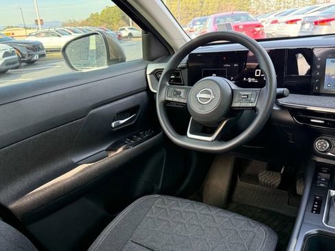 Certified 2025 Nissan Kicks SV w/ Interior Electronics Package image 10