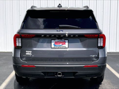 Used 2026 Ford Explorer Active AWD/4WD image 4