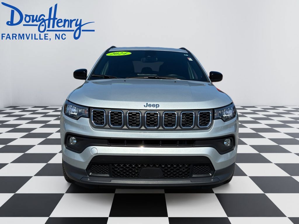 Used 2024 Jeep Compass Latitude AWD/4WD image 8