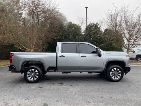 Used 2024 Chevrolet Silverado 2500 Custom w/ Custom Convenience Package image 10