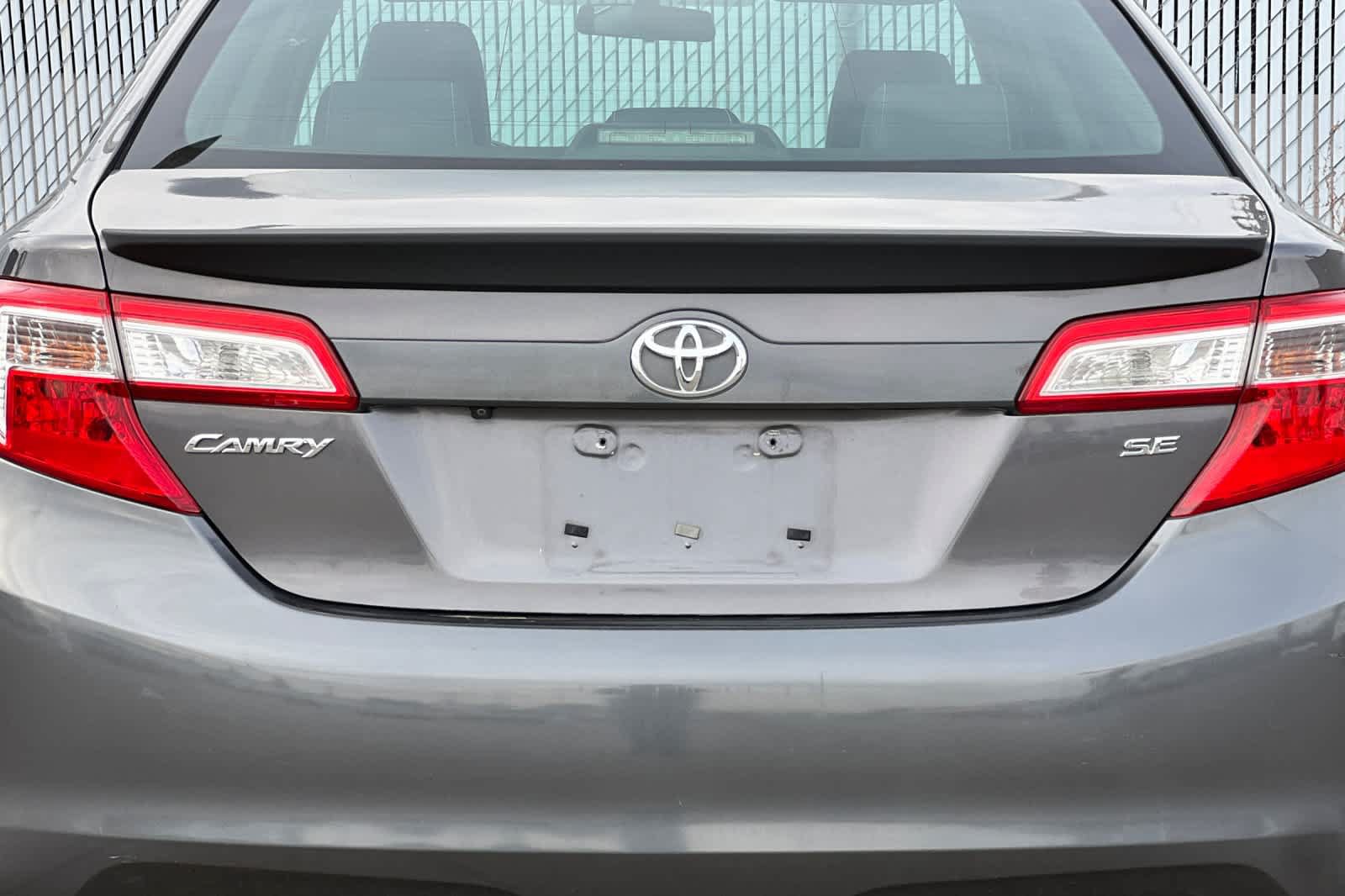 Used 2014 Toyota Camry SE FWD image 22