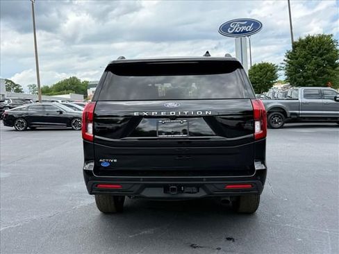 Certified 2025 Ford Expedition Active AWD/4WD image 5
