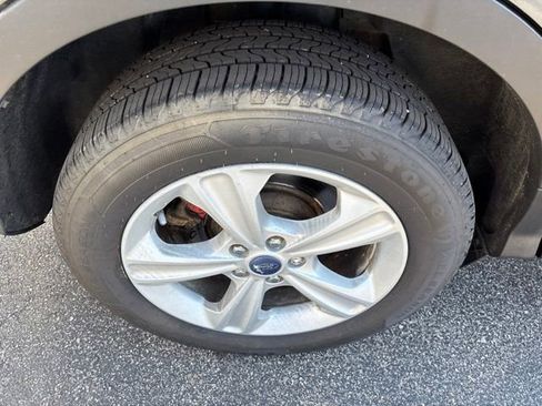 Used 2017 Ford Escape SE w/ Equipment Group 201A AWD/4WD image 28