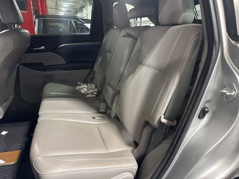 Used 2017 Toyota Highlander Limited w/ Protection Package #3 image 6