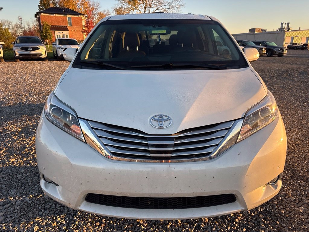 Used 2017 Toyota Sienna Limited Premium w/ Advanced Technology Package FWD image 2