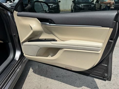 Used 2018 Toyota Camry LE FWD image 27