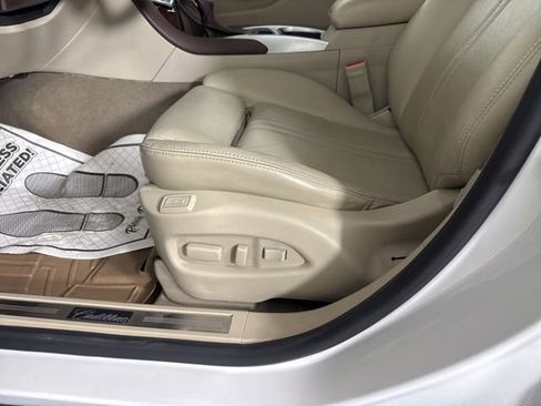 Used 2015 Cadillac SRX Luxury w/ Driver Awareness Package image 27