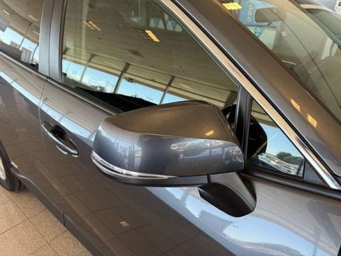 Used 2021 Toyota RAV4 LE AWD/4WD image 11