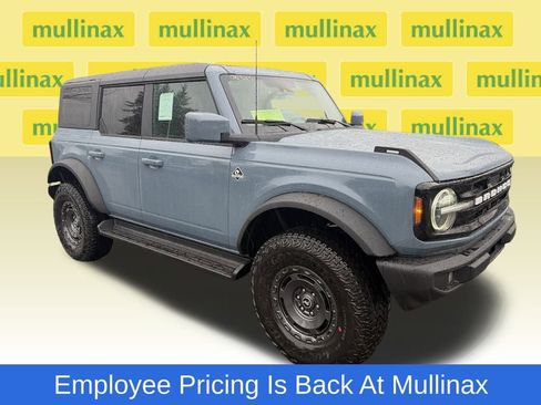 New 2025 Ford Bronco Outer Banks w/ Sasquatch Package AWD/4WD image 1