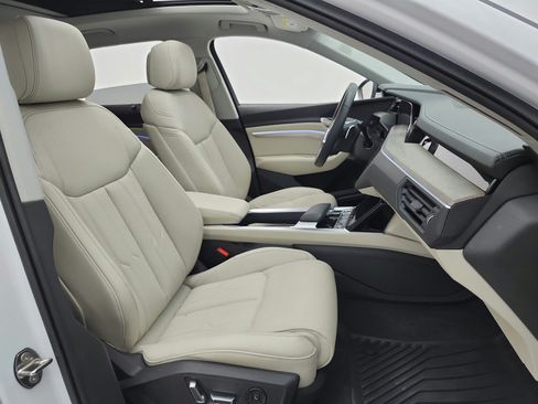Used 2024 Audi Q8 e-tron Prestige AWD/4WD image 19