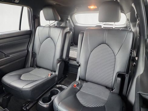 Used 2023 Toyota Highlander XSE AWD/4WD image 13
