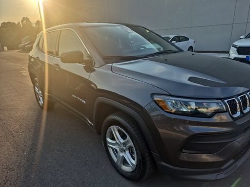 Used 2023 Jeep Compass Sport AWD/4WD image 3