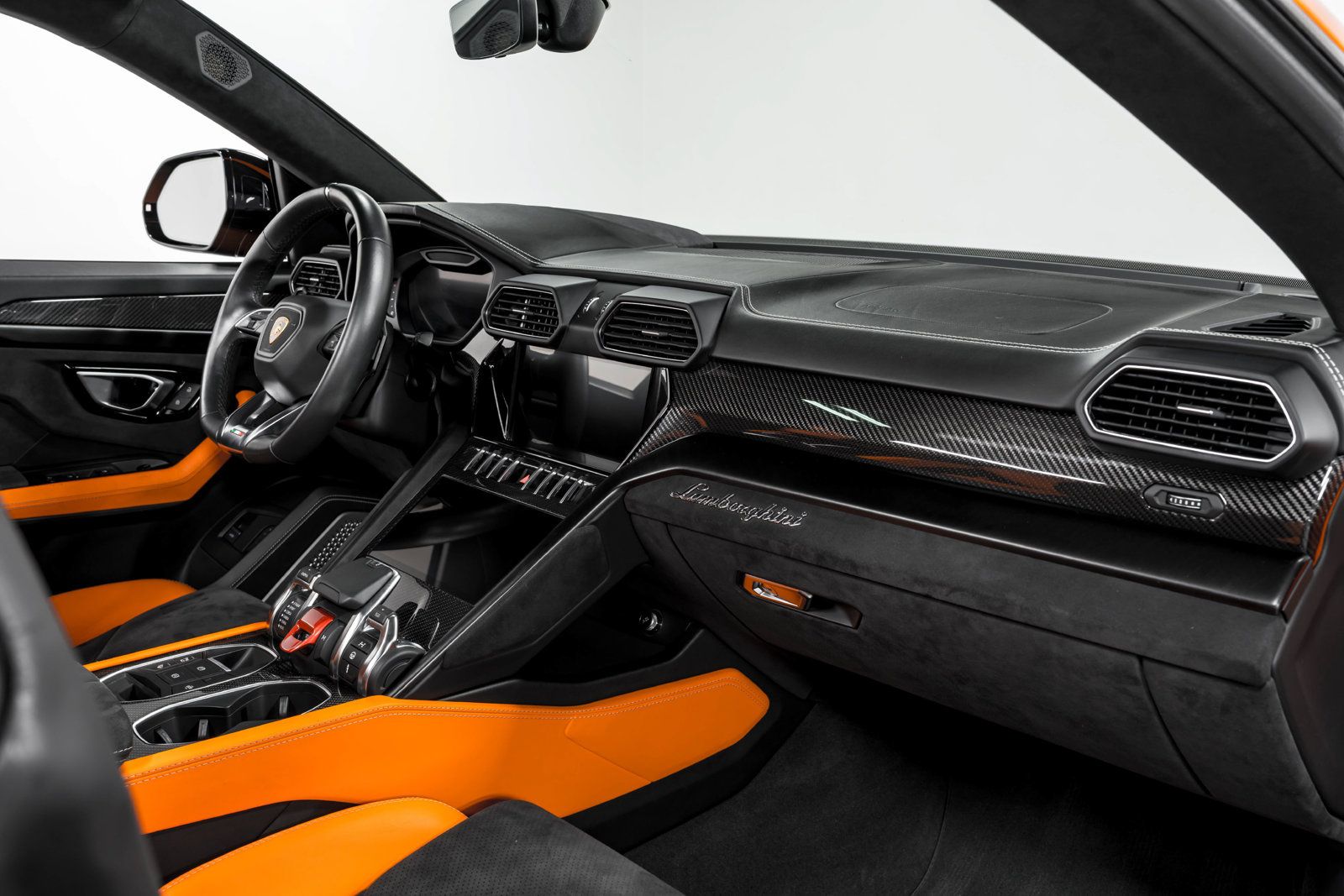 Used 2022 Lamborghini Urus AWD/4WD image 38