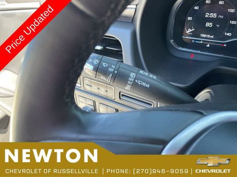 Used 2023 GMC Yukon XL SLT AWD/4WD image 17