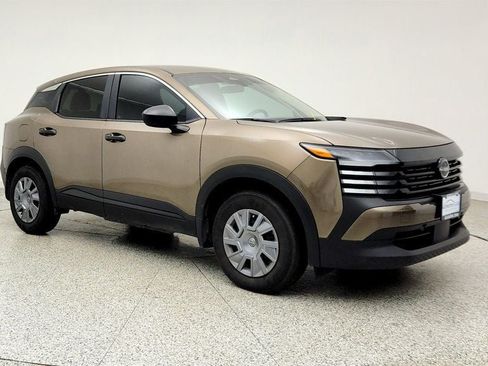 Used 2025 Nissan Kicks S AWD/4WD image 3