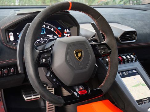 Used 2022 Lamborghini Huracan STO image 23