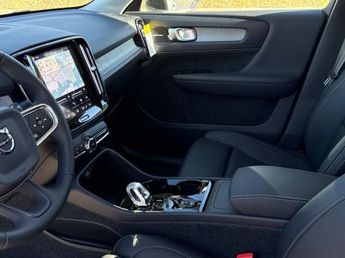 New 2026 Volvo XC40 B5 Ultra w/ Climate Package image 19