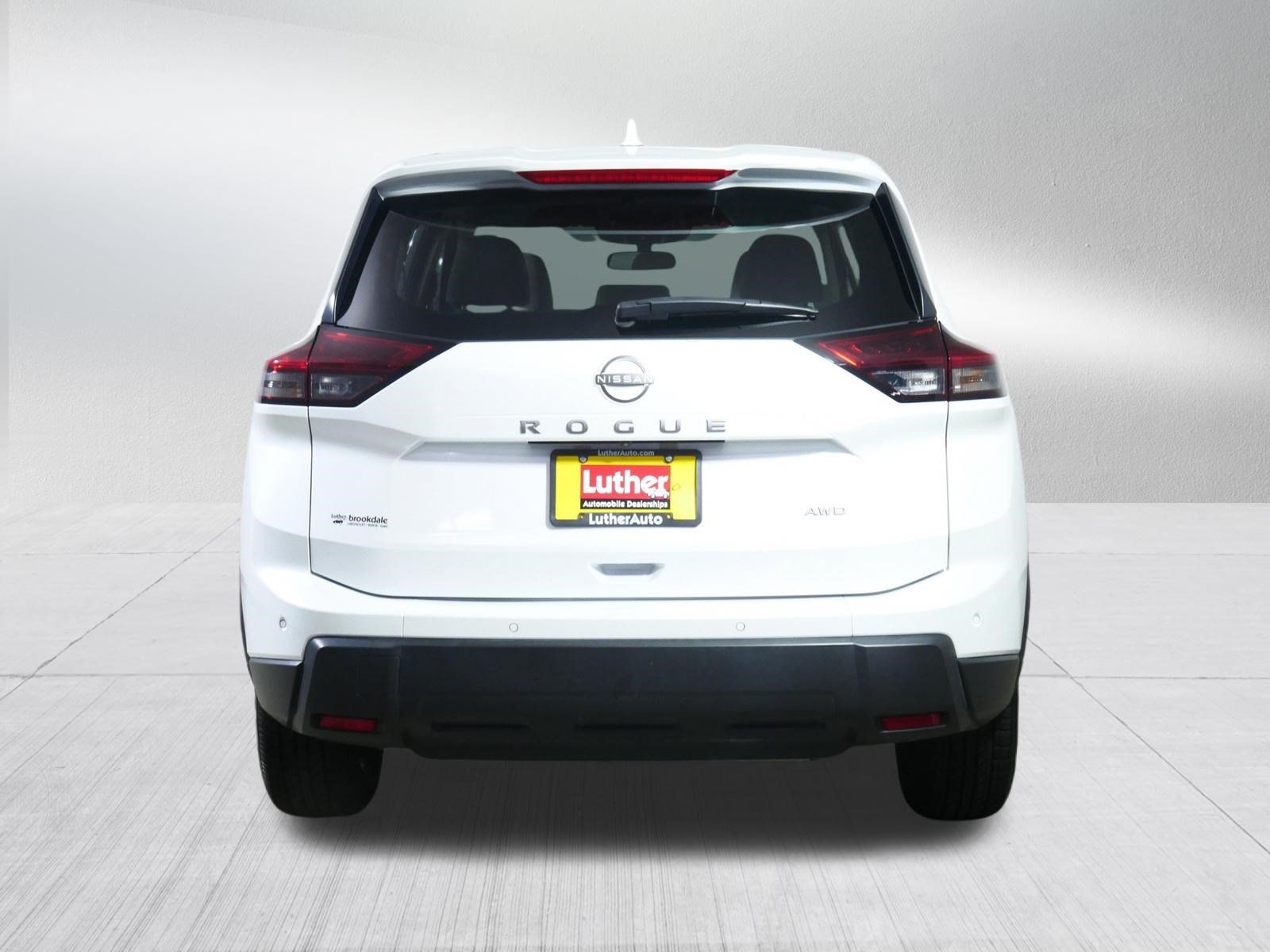 Used 2025 Nissan Rogue SV AWD/4WD image 6