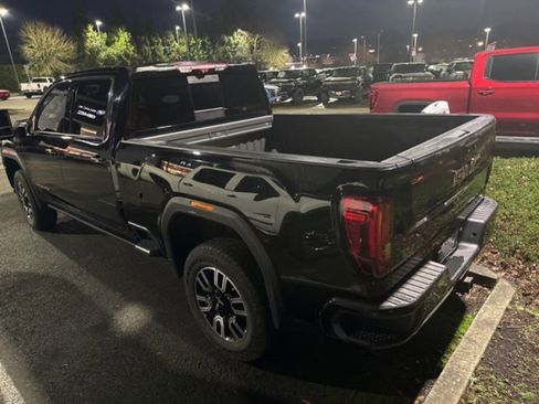 Used 2022 GMC Sierra 2500 AT4 w/ AT4 Premium Plus Package AWD/4WD image 9