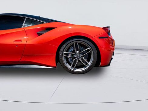 Used 2017 Ferrari 488 GTB RWD image 10