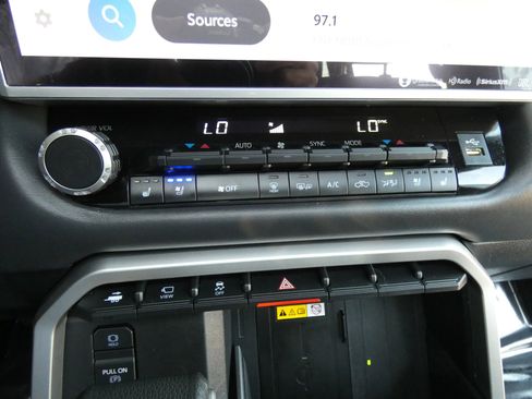 Used 2024 Toyota Tundra Platinum image 67