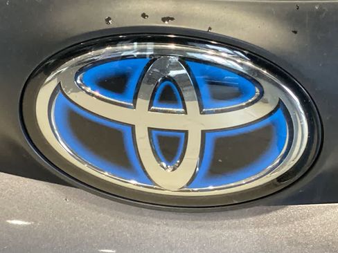 Used 2022 Toyota Sienna XLE image 10