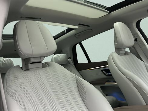Used 2023 Mercedes-Benz EQS 580 4MATIC SUV image 19