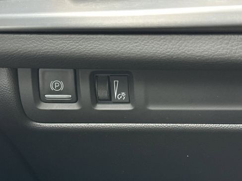 Used 2024 Cadillac XT4 Premium Luxury image 43