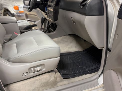 Used 2006 Toyota Land Cruiser AWD/4WD image 18