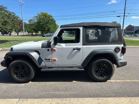 Used 2021 Jeep Wrangler Sport AWD/4WD image 7