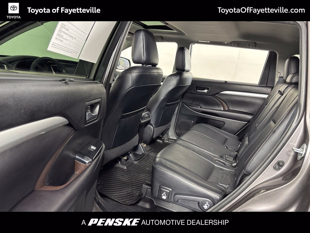 Used 2016 Toyota Highlander XLE AWD/4WD image 29