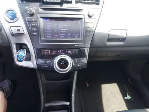 Used 2014 Toyota Prius V Five FWD image 15