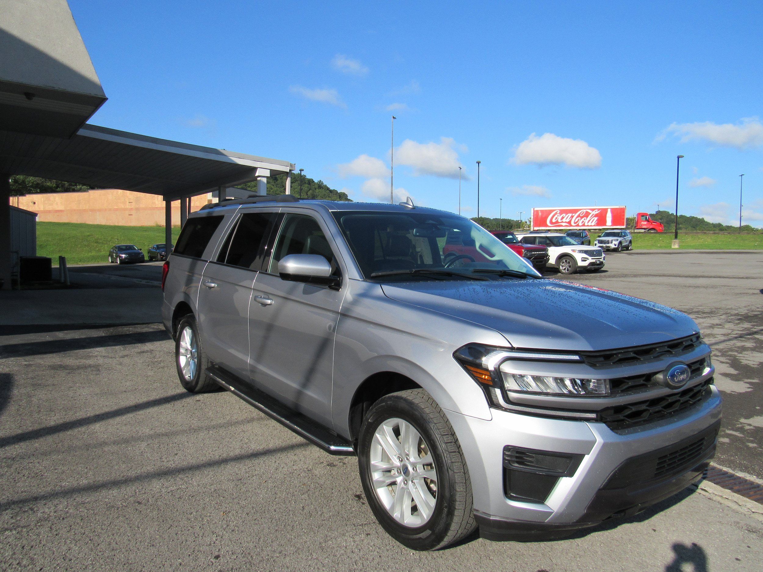 Used 2022 Ford Expedition Max XLT AWD/4WD image 3