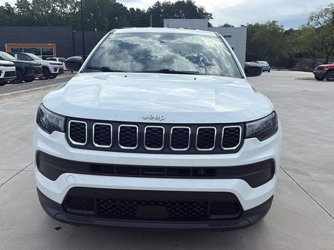Used 2025 Jeep Compass Sport AWD/4WD image 3