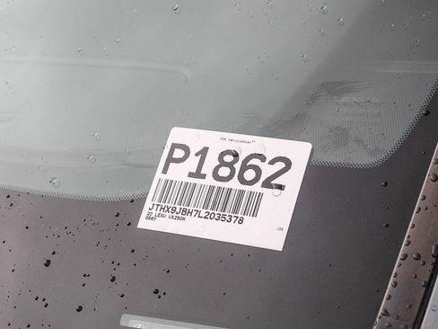 Used 2020 Lexus UX 250h image 29