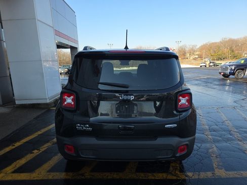 Used 2022 Jeep Renegade Latitude image 4