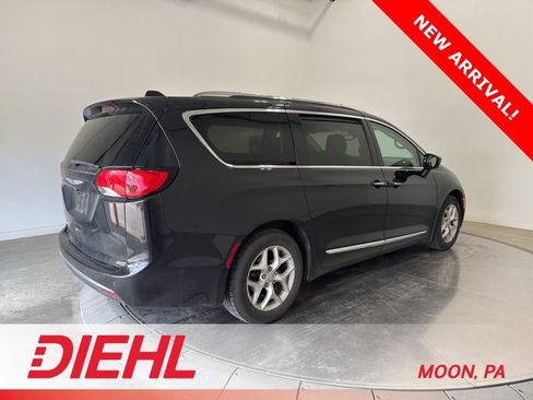Used 2019 Chrysler Pacifica Touring-L w/ Advanced Safetytec Group FWD image 7