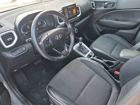 Used 2023 Hyundai Venue Limited FWD image 10