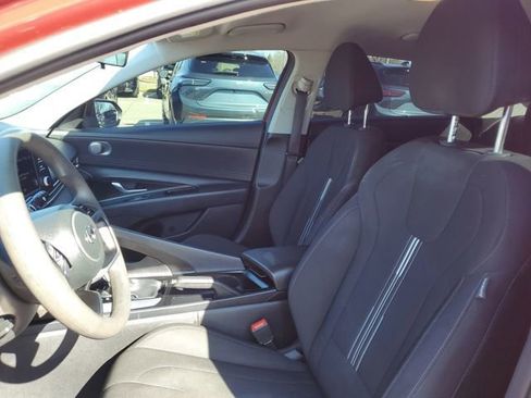 Used 2023 Hyundai Elantra SEL w/ Preferred Accessory Package image 7