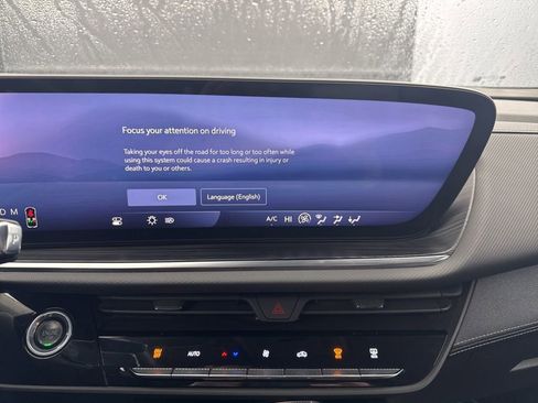 Used 2024 Buick Envision Preferred image 22