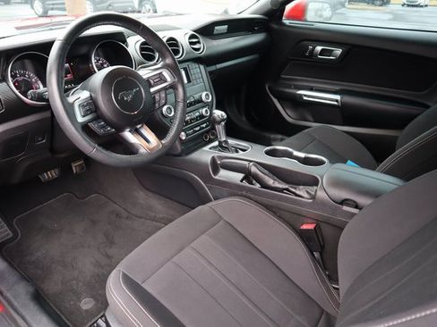 Used 2021 Ford Mustang Coupe image 3