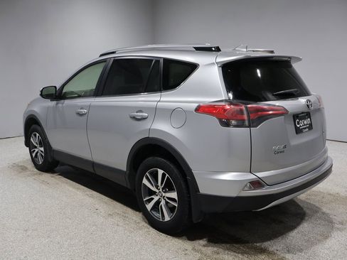 Used 2018 Toyota RAV4 XLE image 4