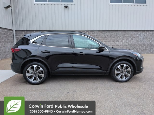 Used 2024 Ford Escape Platinum AWD/4WD image 2