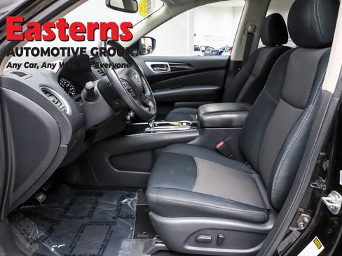 Used 2019 Nissan Pathfinder SV image 14