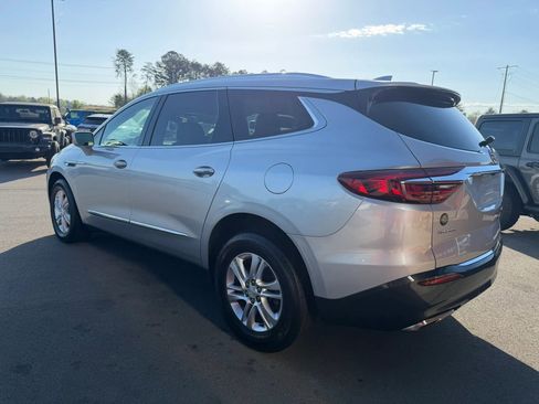 Used 2018 Buick Enclave Essence w/ LPO, Luxury Package image 4