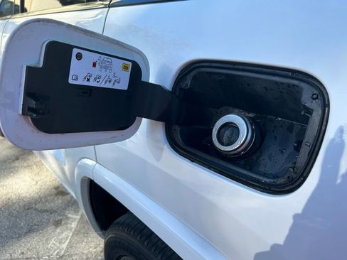 Certified 2021 Jeep Grand Cherokee Laredo X image 37