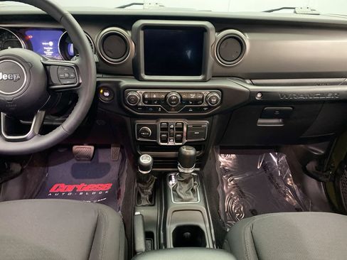 Used 2023 Jeep Wrangler Unlimited w/ Cold Weather Group AWD/4WD image 22