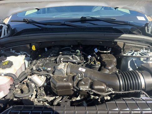Used 2025 Jeep Grand Cherokee Laredo X RWD image 10